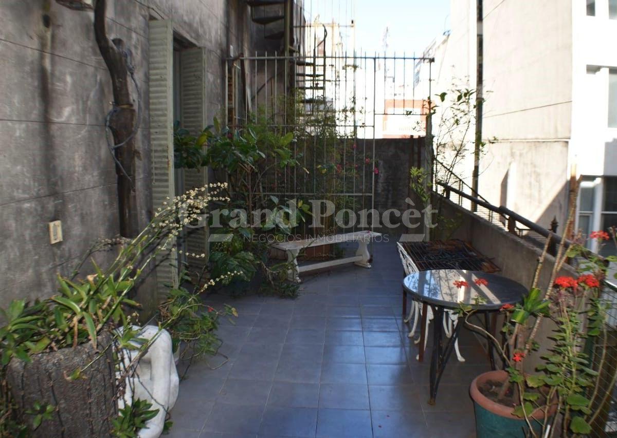 Piso de 12 Ambientes con Dos Cocheras 4
