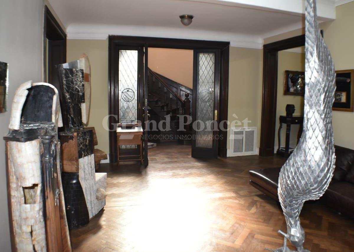 Piso de 12 Ambientes con Dos Cocheras 2