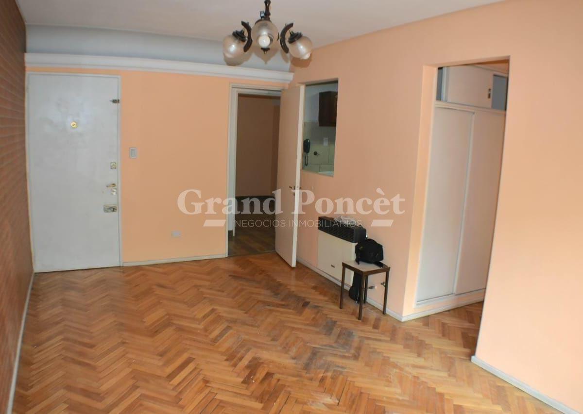 Departamento 4 Ambientes con Balcon, Dependencia y Cochera 2