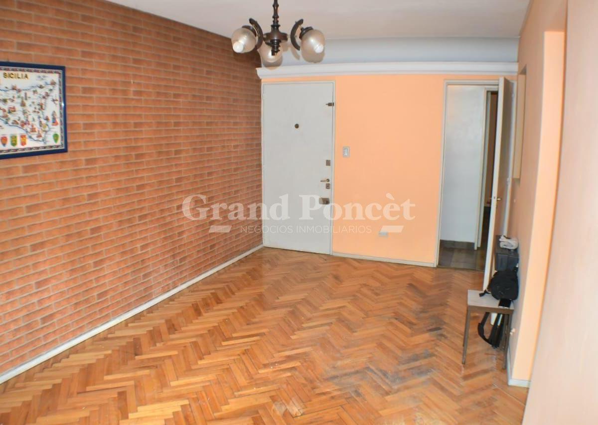 Departamento 4 Ambientes con Balcon, Dependencia y Cochera 3