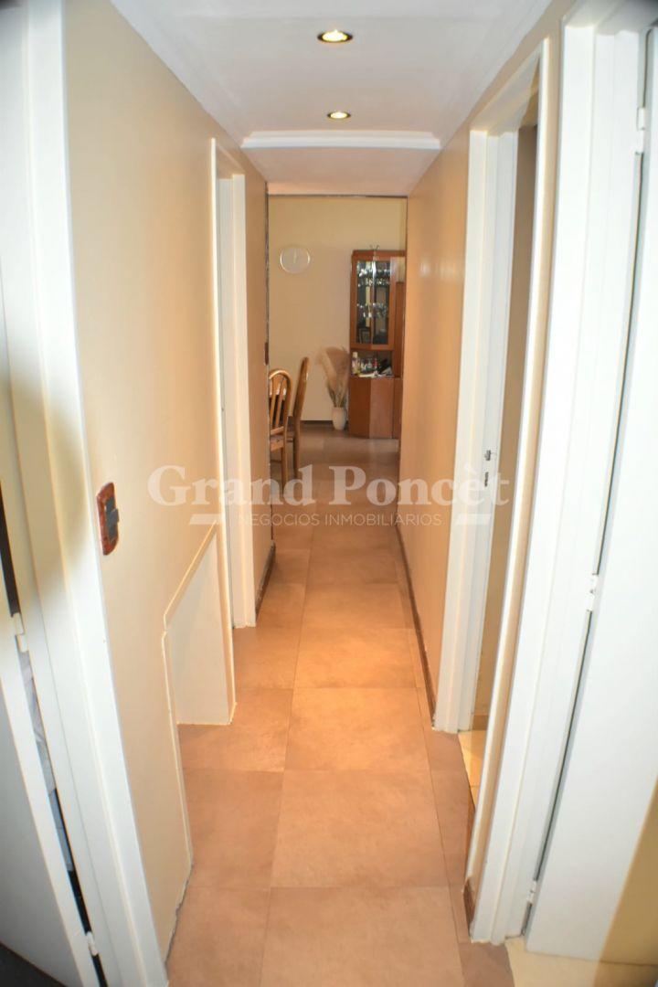 Departamento 4 Ambientes con Balcón 2
