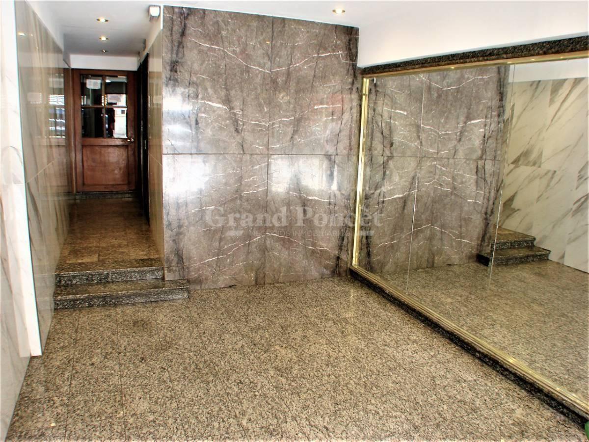 Departamento de 3 Ambientes con Balcon y Dependencia de Servicio 3