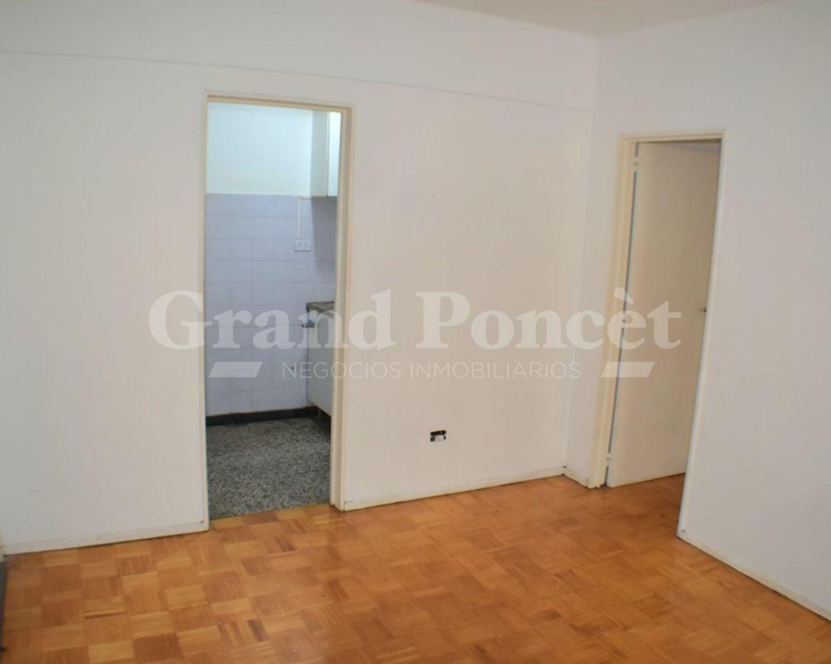 Departamento de 2 Ambientes con Balcón Francés 5