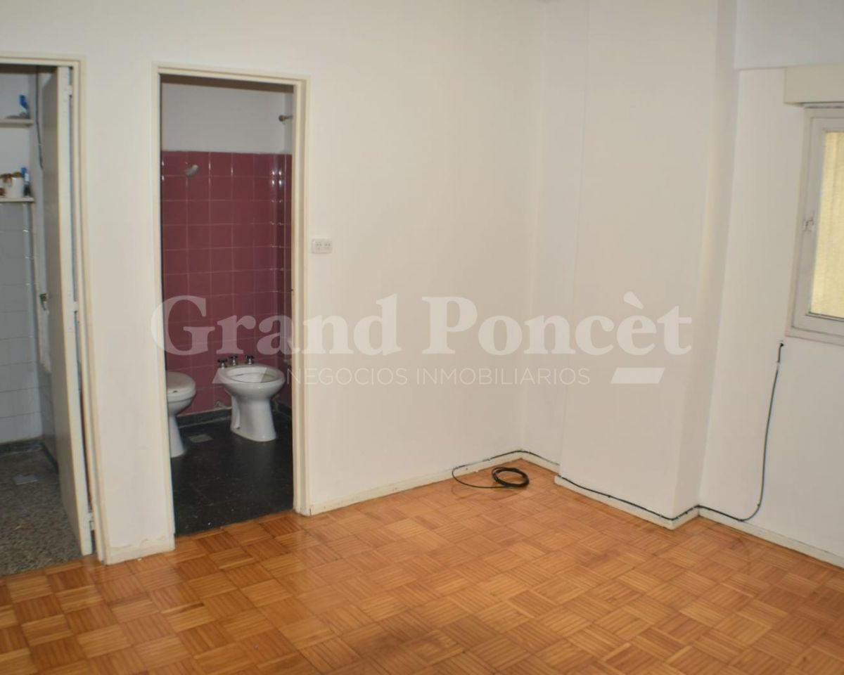 Departamento de 2 Ambientes con Balcón Francés 3