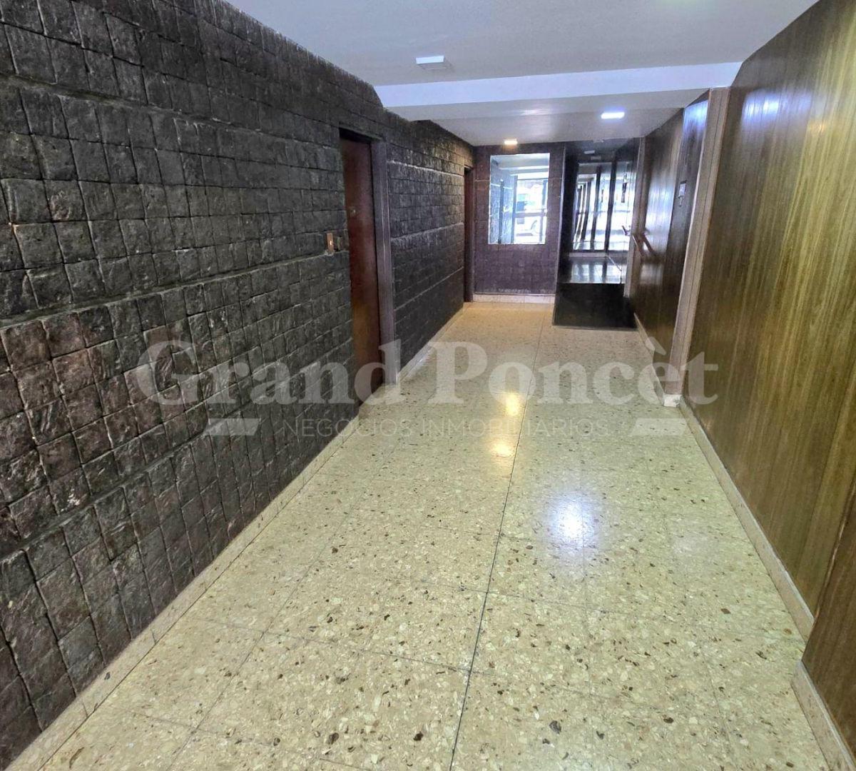 Departamento de 2 Ambientes con Balcón Francés 4