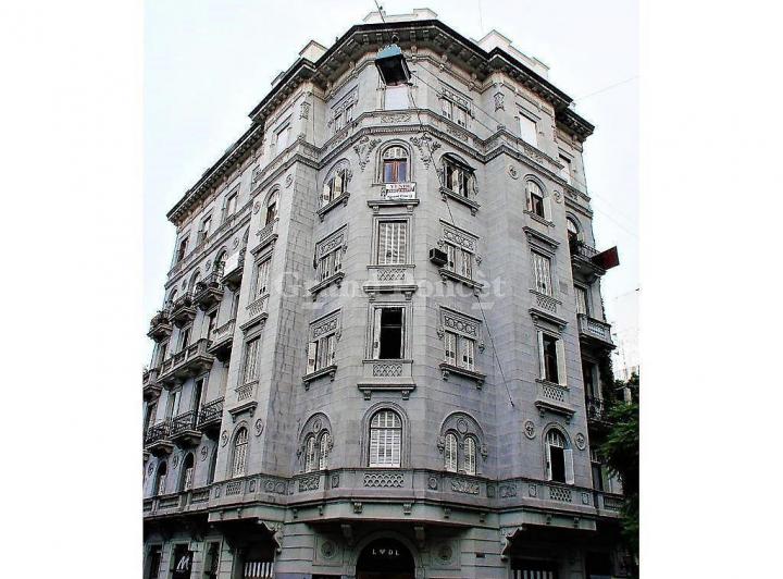 Semipiso de  5 Ambientes con Balcón 2