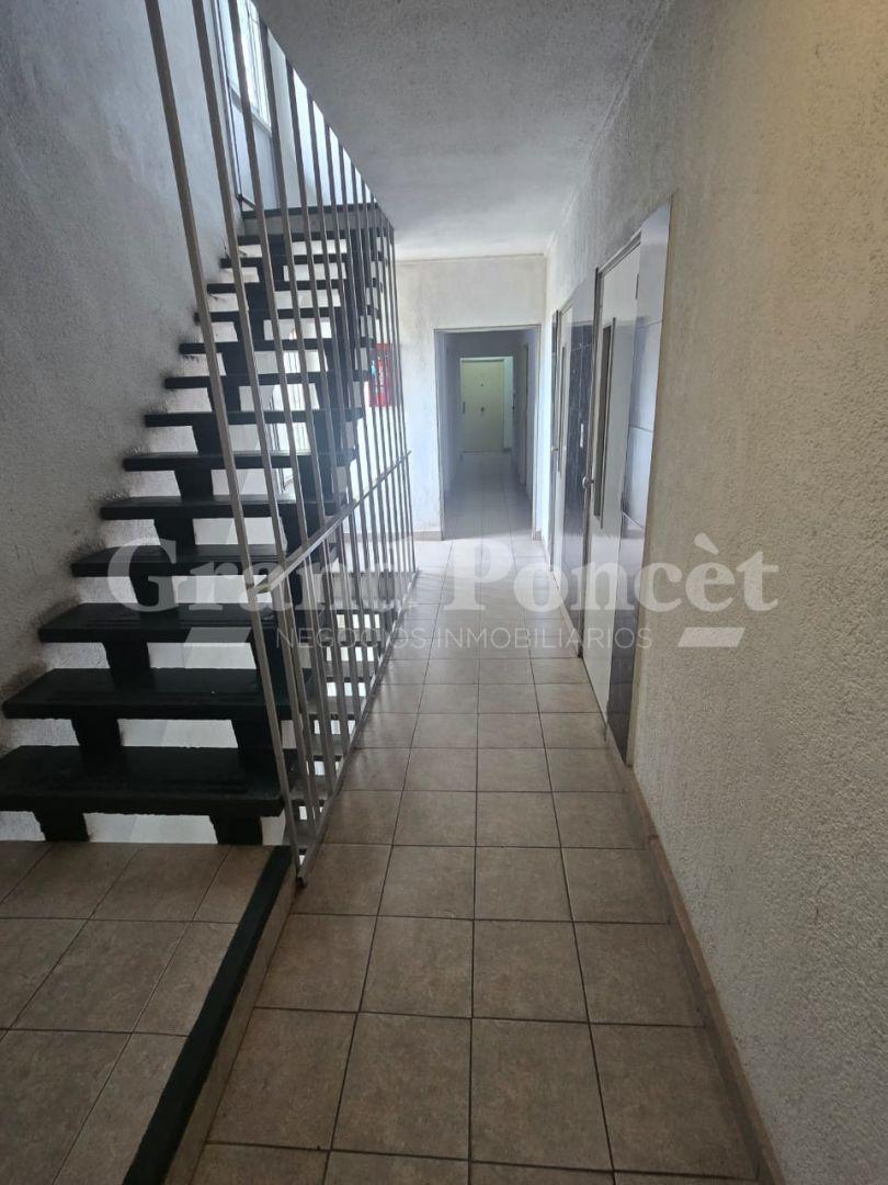 Foto de Venta Departamento de 2 Ambientes en Piso Alto, imagen 2