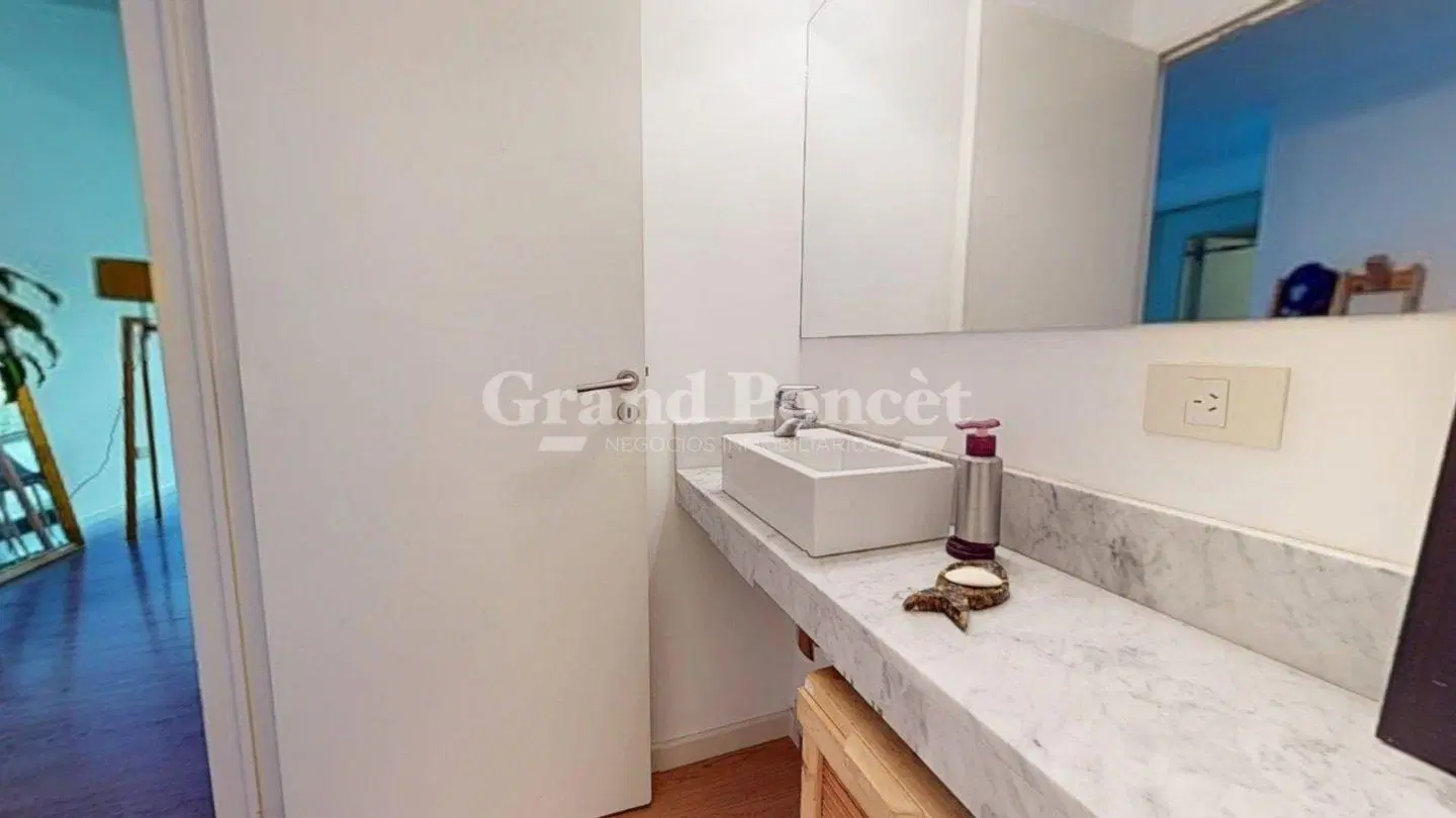 Venta Semipiso 2 Ambientes con Balcón Terraza, Parrilla y Cochera 2