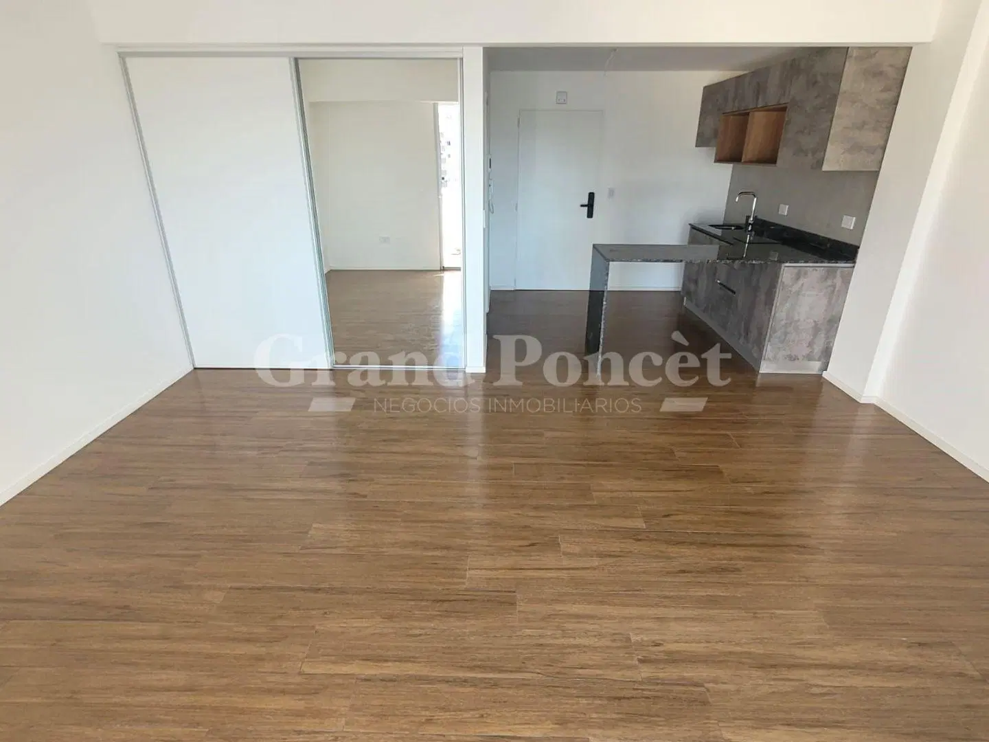 Alquiler Monoambiente con Balcón en Almagro 2