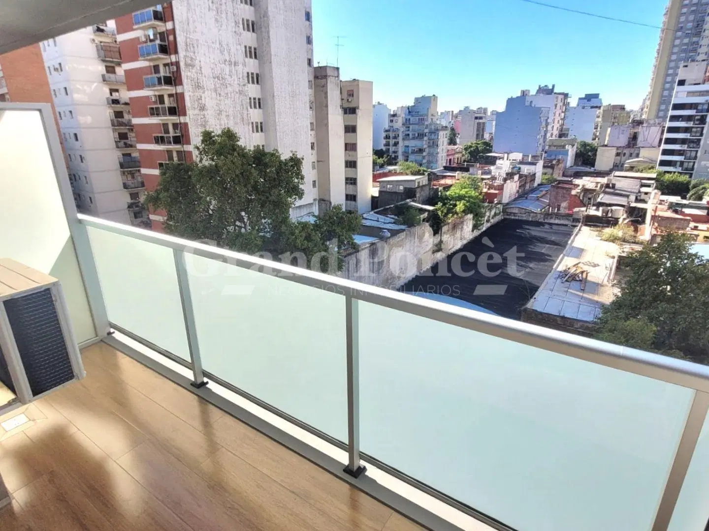 Alquiler Monoambiente con Balcón en Almagro 3