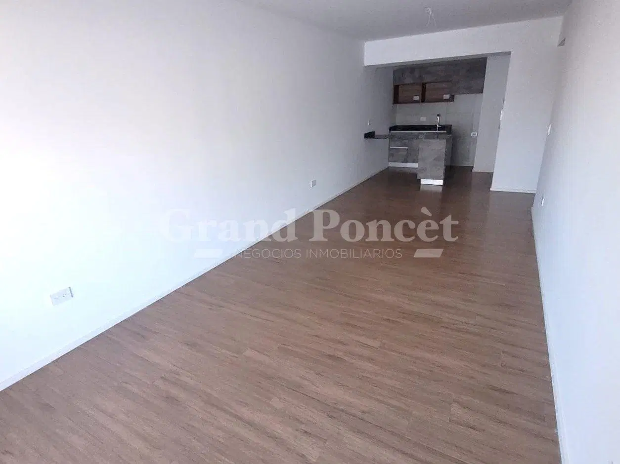 Alquiler Monoambiente con Balcón en Almagro 1