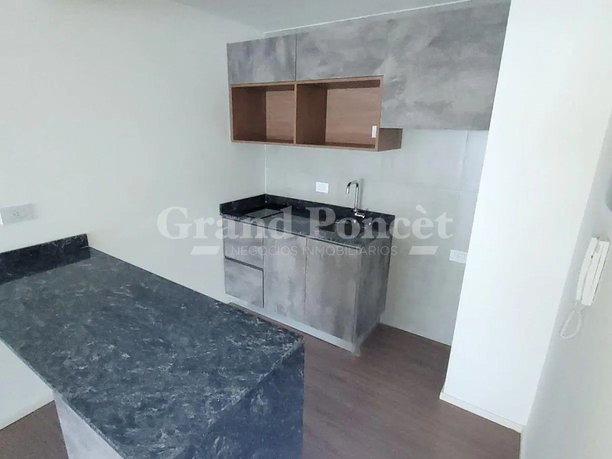 Alquiler Monoambiente con Balcón en Almagro 1