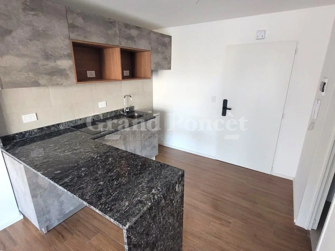 Alquiler Monoambiente con Balcón en Almagro 3