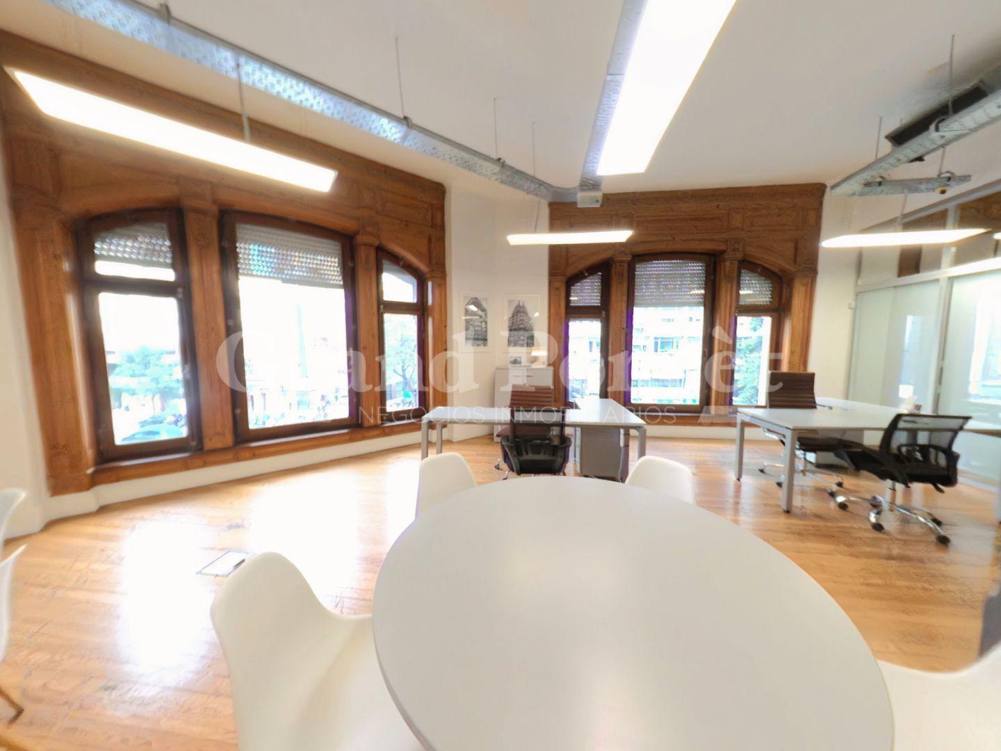 Foto de Alquiler Oficina de 235 m2 Piso Exclusivo Edificio Historico San Telmo, imagen 1