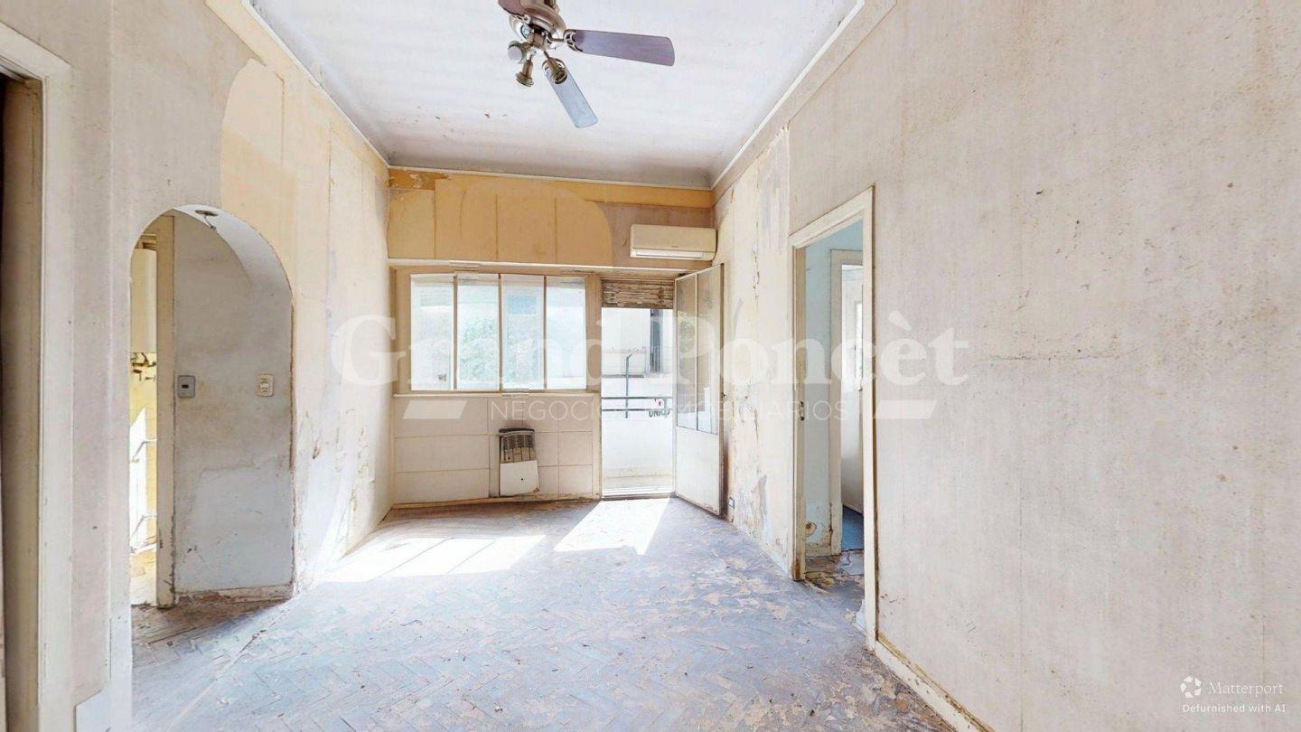 Foto de Venta Departamento 2 Ambientes con Balcón a Reciclar Edif Racionalista, imagen 5