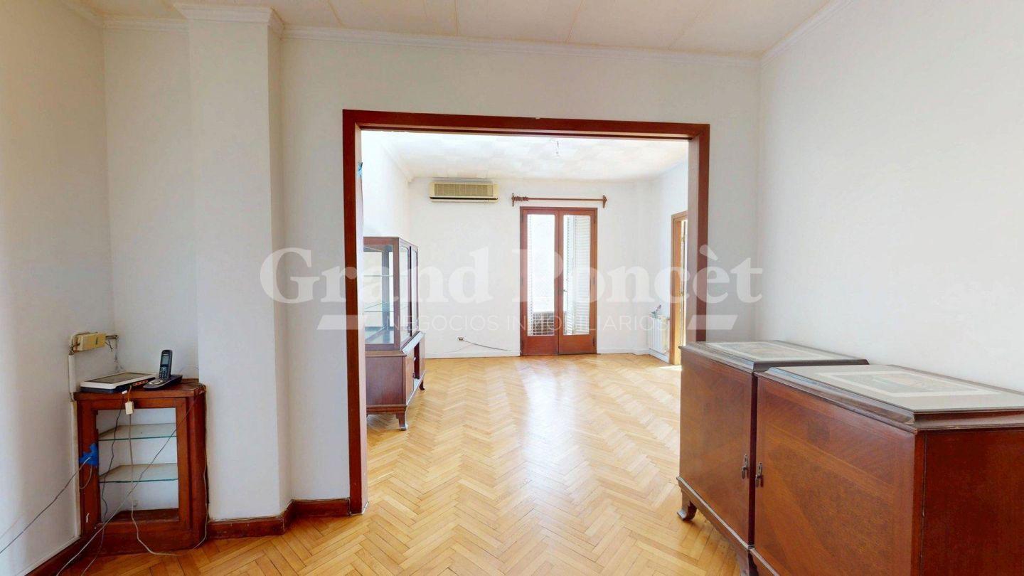 Foto de Venta Semipiso de 4 Ambientes con Dependencias y Dos Balcones Edificio, imagen 4