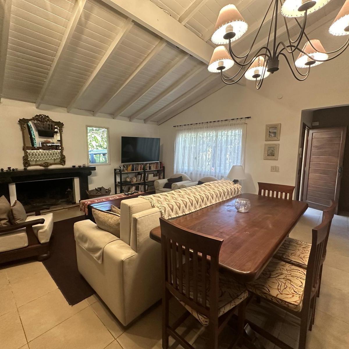 Casa estilo Campo - Se aceptan propiedades como parte de pago