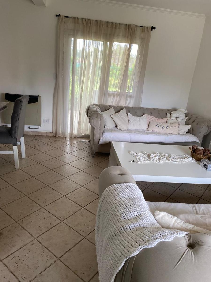 Casa en el barrio privado Jardines de Escobar