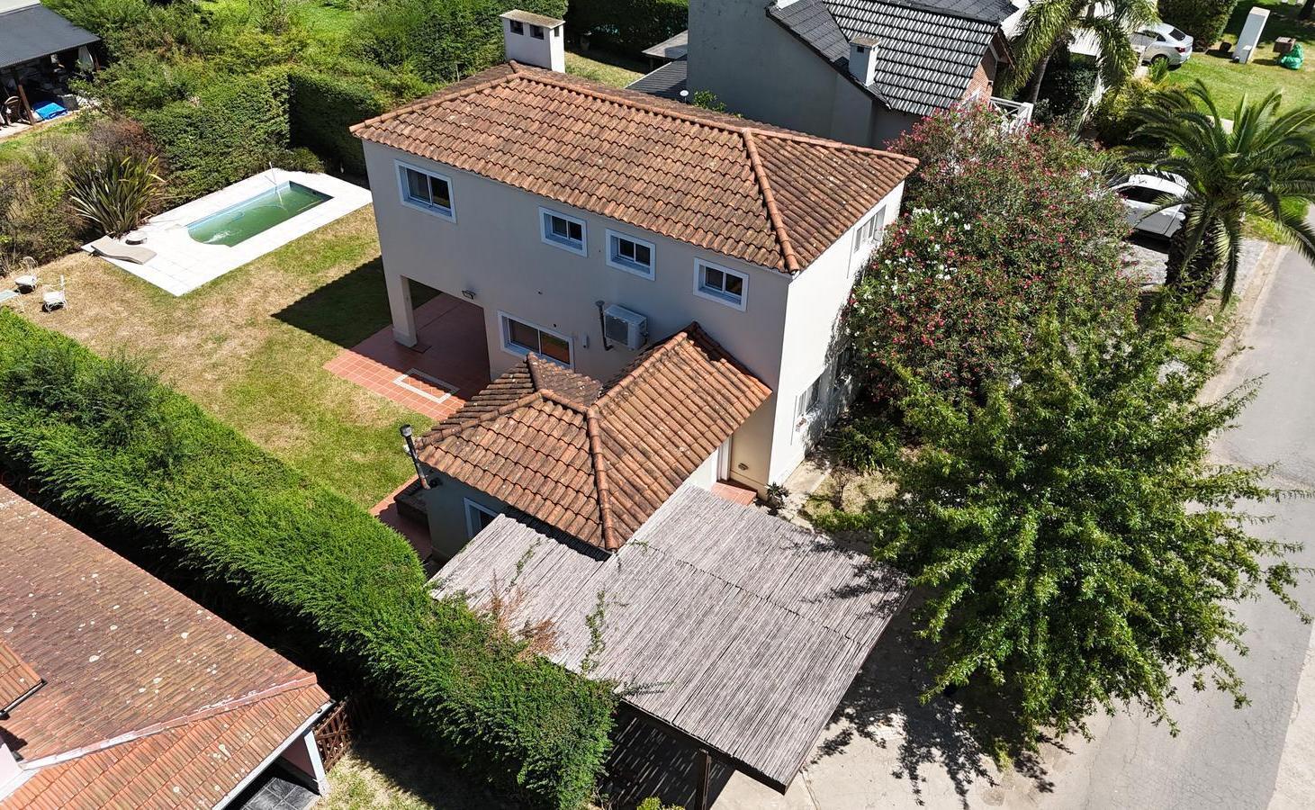 Casa en Lote Central con Pileta - Jardines de Escobar