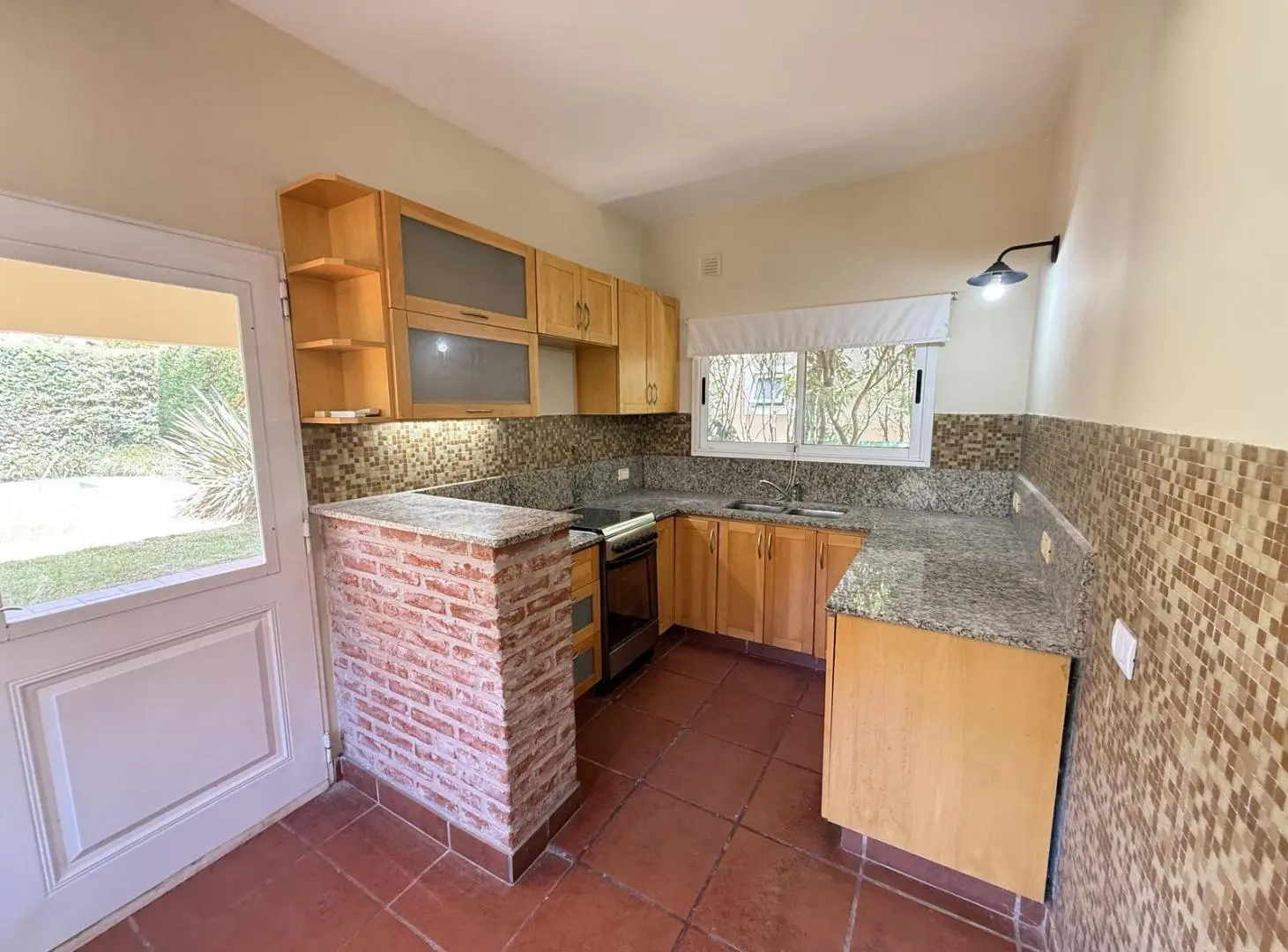 Propiedad en Lote Central con Pileta - Jardines de Escobar 3