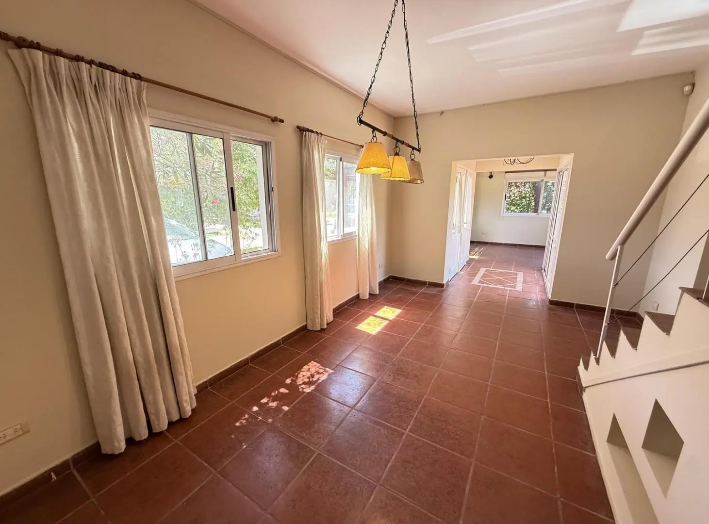 Propiedad en Lote Central con Pileta - Jardines de Escobar 4