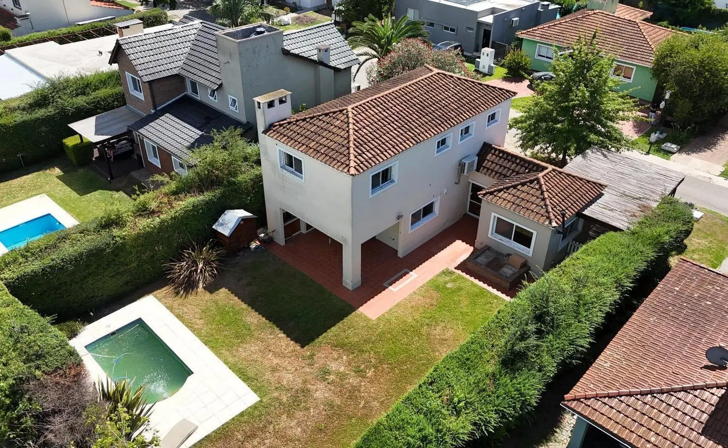 Propiedad en Lote Central con Pileta - Jardines de Escobar 2