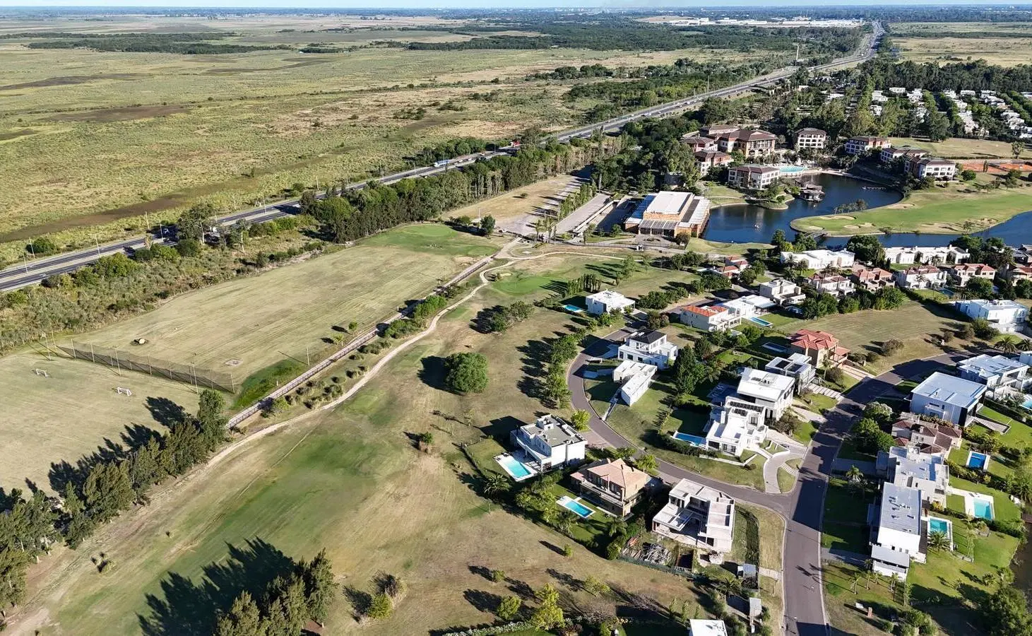 Terreno al Golf en el Barrio La Reserva Sofitel - Cardales - Campana 3