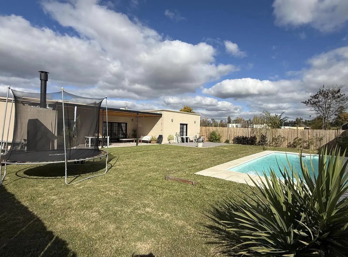 Casa con 3 dormitorios, pileta y parrilla en Nuevo Maschwitz - Escobar 5