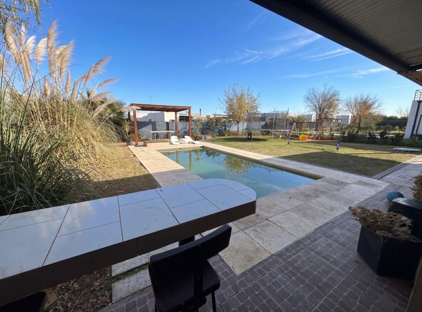 Casa con pileta y parrilla en Santa Isabel - Ingeniero Maschwitz - Escobar
