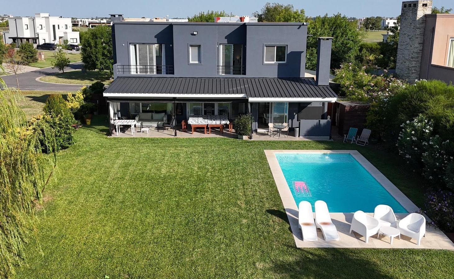 Foto de Hermosa Casa a la laguna en terreno de 842 mts . El Canton Golf, imagen 4