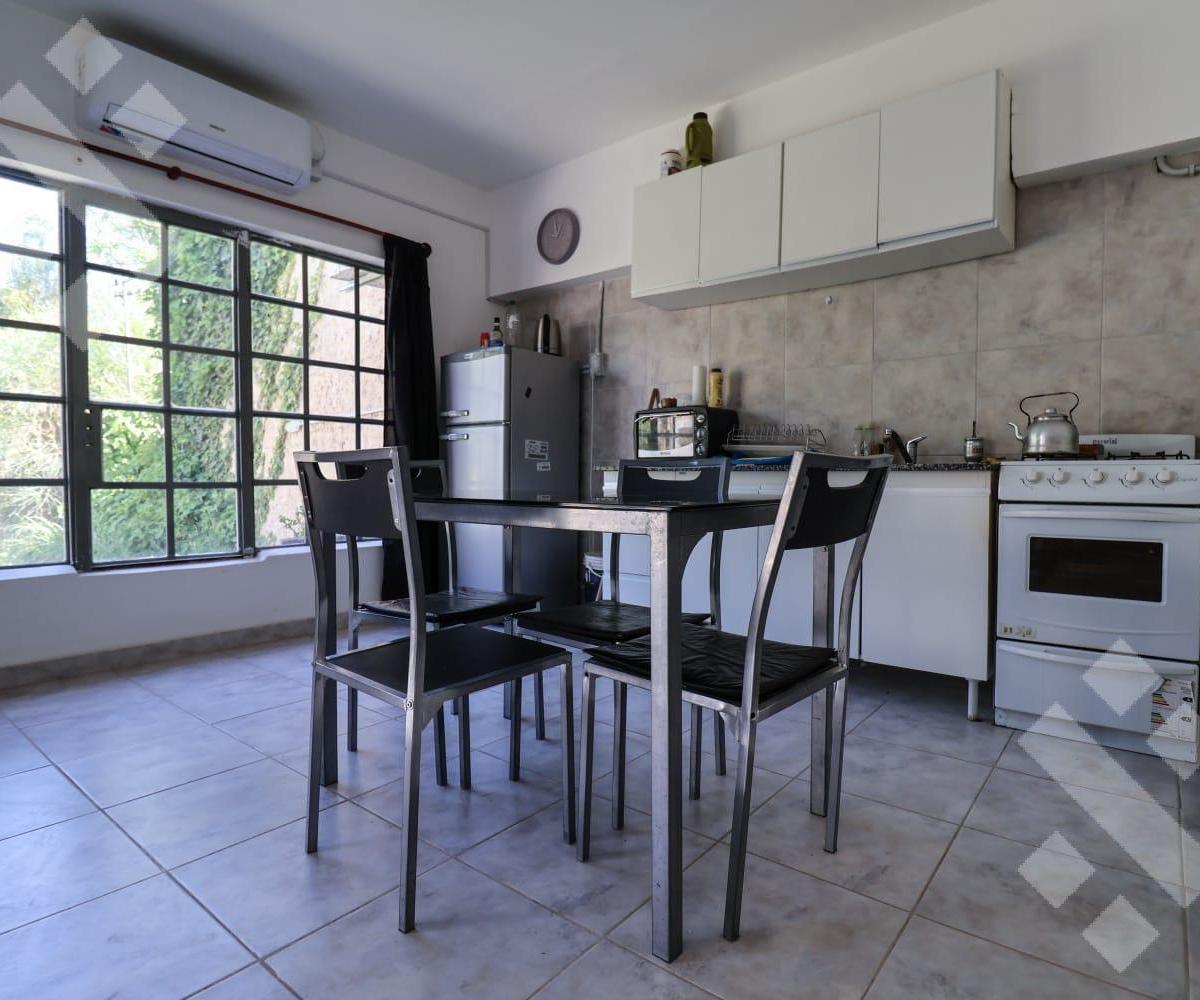 En Venta, Casa de 2 Dorm. con Piscina, Lago Pellegrini 5