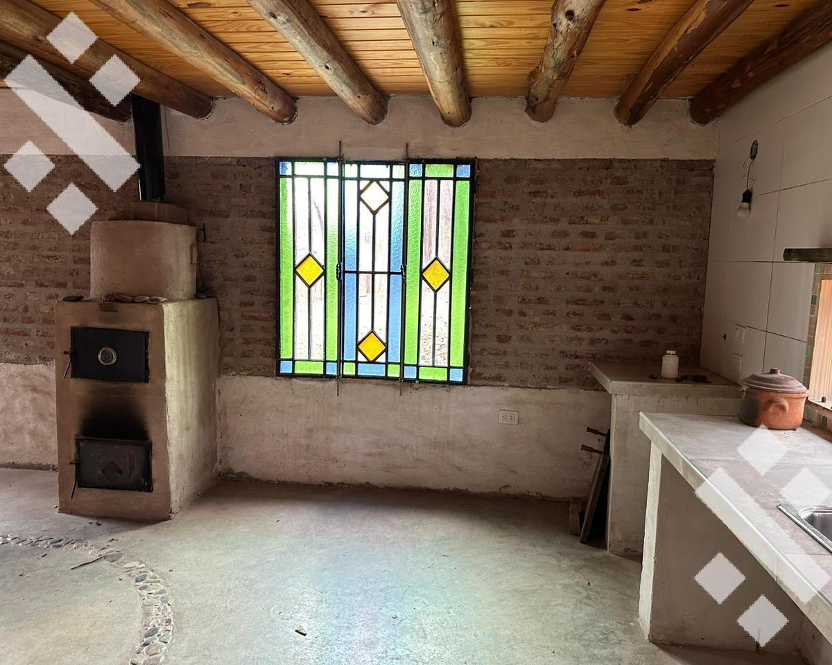 En Venta, 7 Hectáreas y Cabaña de 1 Dormitorio, Zona de Chacras Plottier. 2
