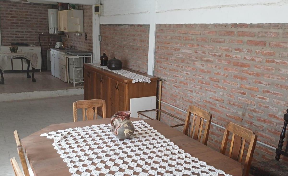 Venta: Casa C/ Piscina en Lago Pellegrini - C/ Escritura - Cinco Saltos (Rn) 1