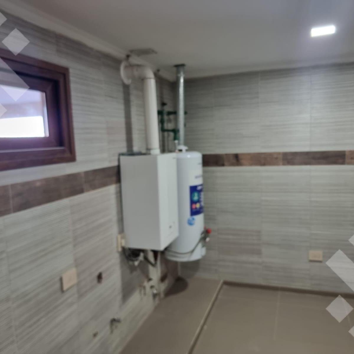 En Venta, Casa 3 Dorm., con Pileta, Canales de Plottier. 4
