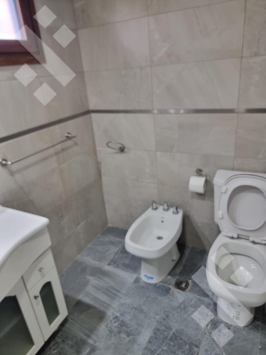 En Venta, Casa 3 Dorm., con Pileta, Canales de Plottier. 3