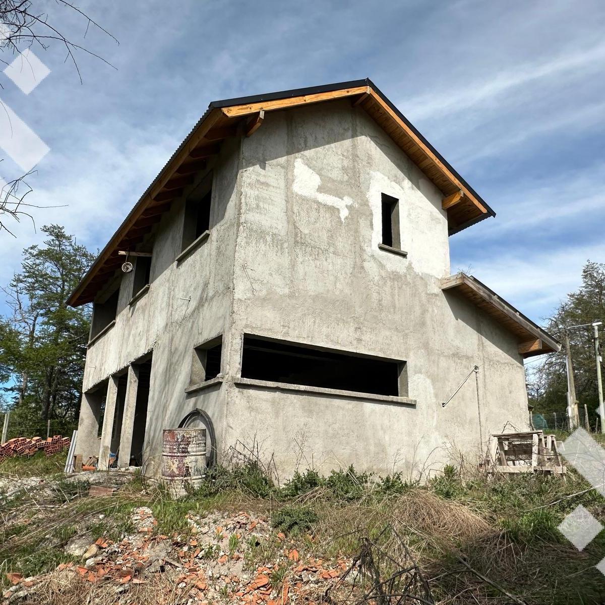 Venta Casa 5 Ambientes a Terminar en San Martin de Los Andes 1