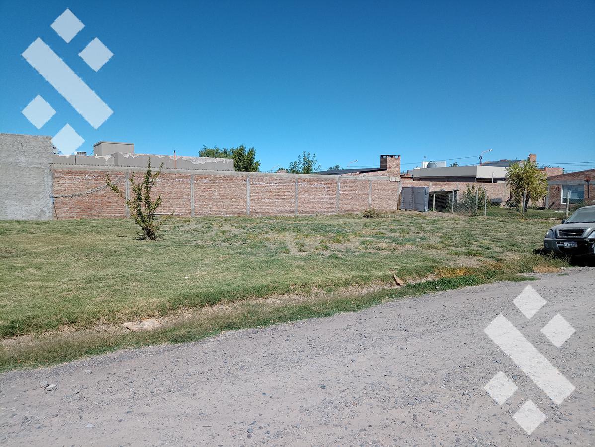 Venta Lote 445 m² en Esquina en General Fernandez Oro 4