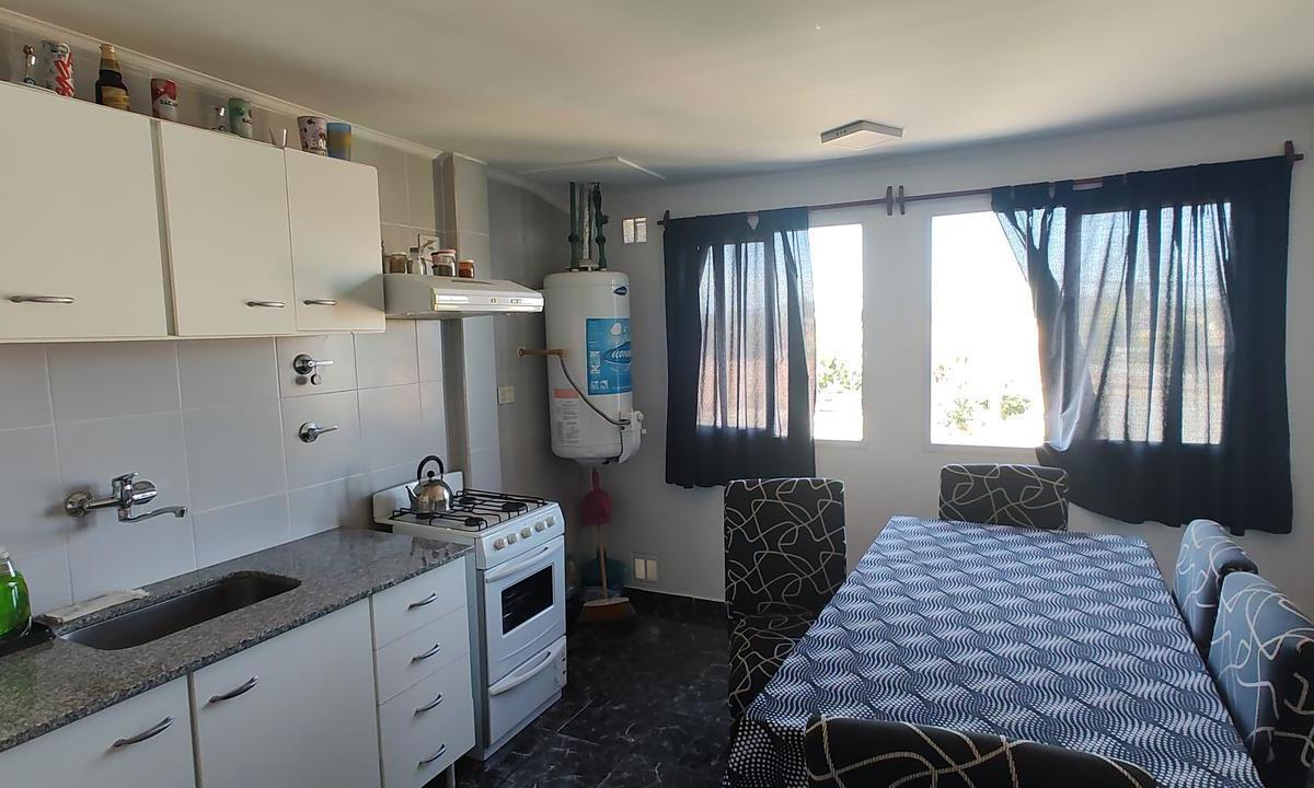 Casa y Complejo de 4 Departamentos en Centenario - Neuquén 1