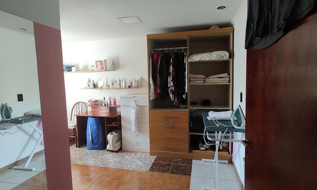 Casa y Complejo de 4 Departamentos en Centenario - Neuquén 2