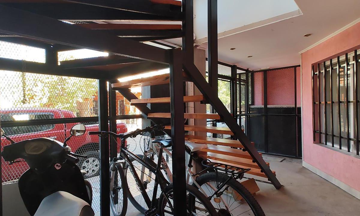 Casa y Complejo de 4 Departamentos en Centenario - Neuquén 2