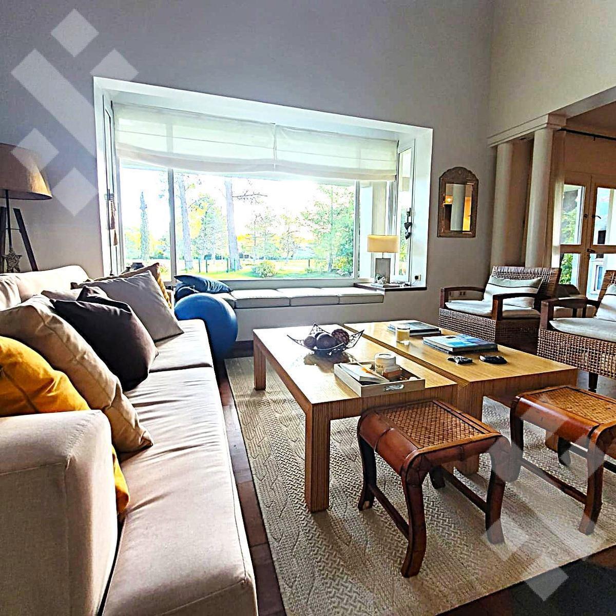Venta Casa 4 Dorm. Barrio Rincon Club de Campo Neuquen 3
