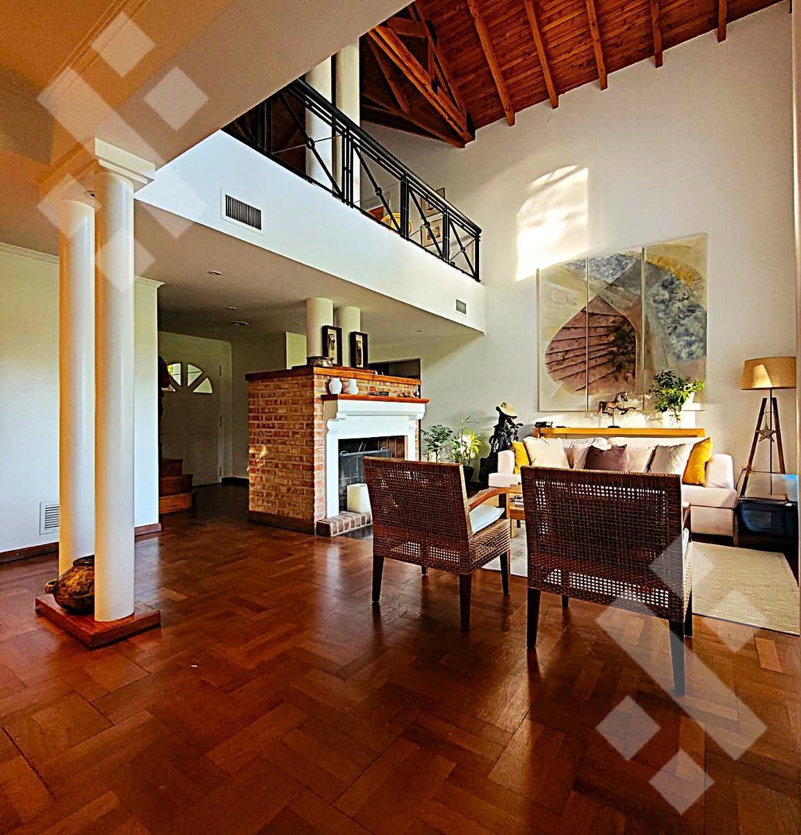 Venta Casa 4 Dorm. Barrio Rincon Club de Campo Neuquen 1