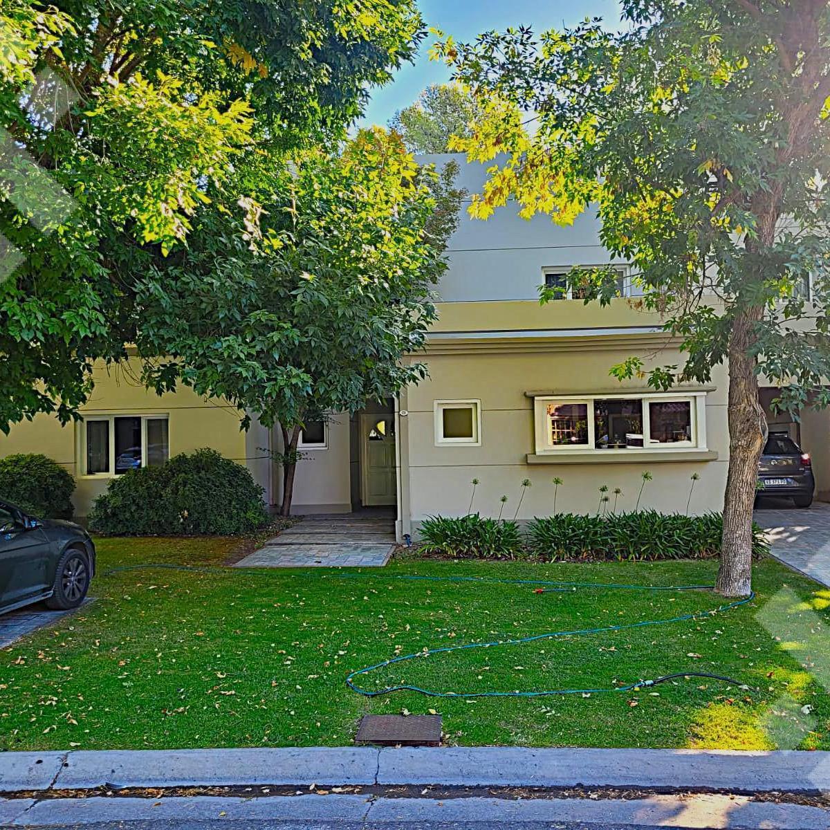 Venta Casa 4 Dorm. Barrio Rincon Club de Campo Neuquen 2