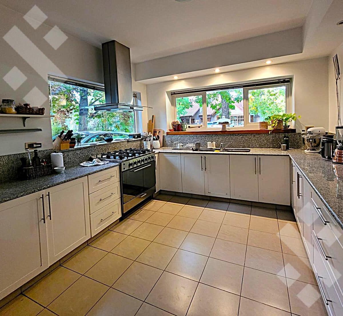 Venta Casa 4 Dorm. Barrio Rincon Club de Campo Neuquen 5