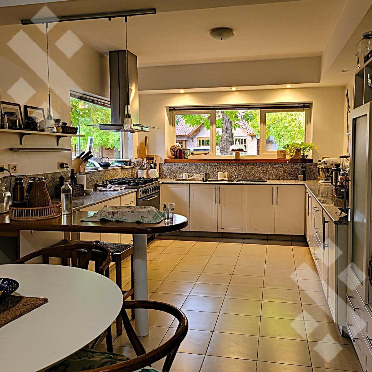 Venta Casa 4 Dorm. Barrio Rincon Club de Campo Neuquen 4