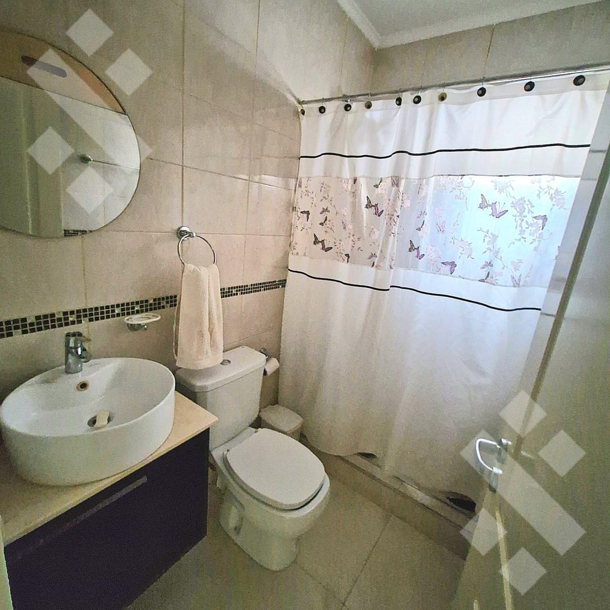 Venta Casa de 4 Dorm. con Pileta Climatizada en Villa Regina 1