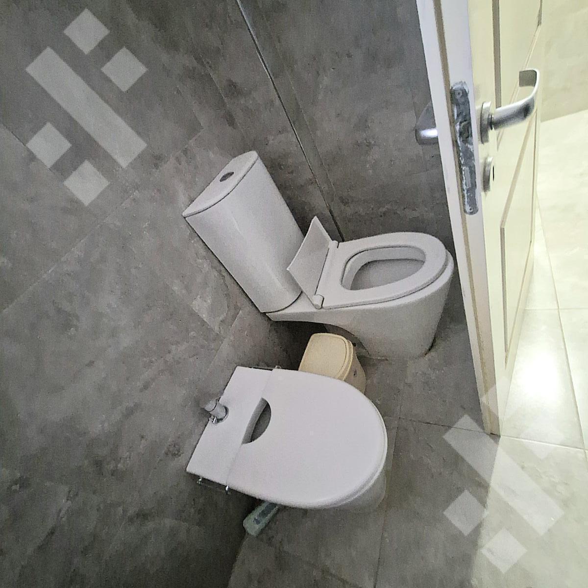 Venta Casa de 4 Dorm. con Pileta Climatizada en Villa Regina 3