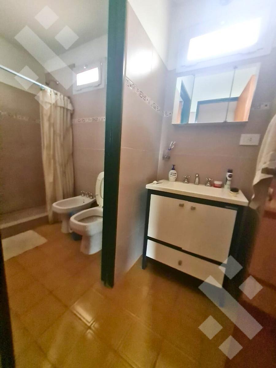 Venta - Casa 4 Dorm. - F. Oro 3