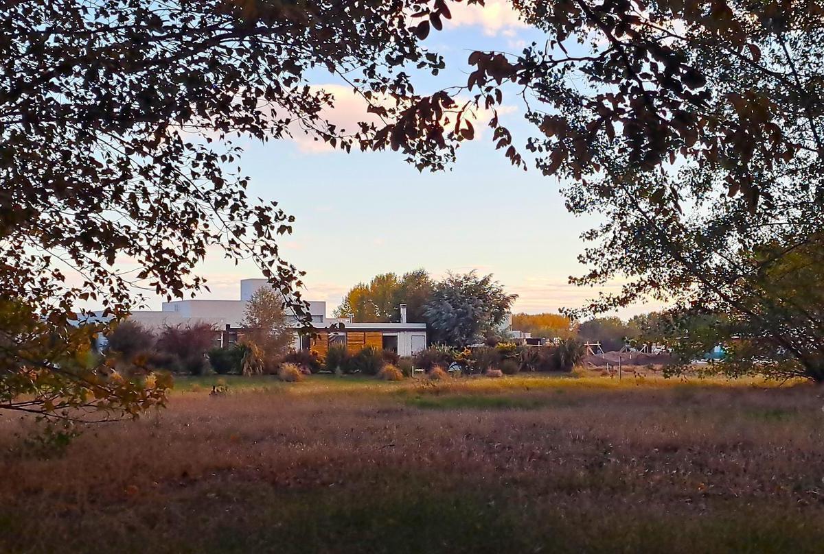 Venta de Terreno con Fondo de Cancha 11, Canales de Plottier 2