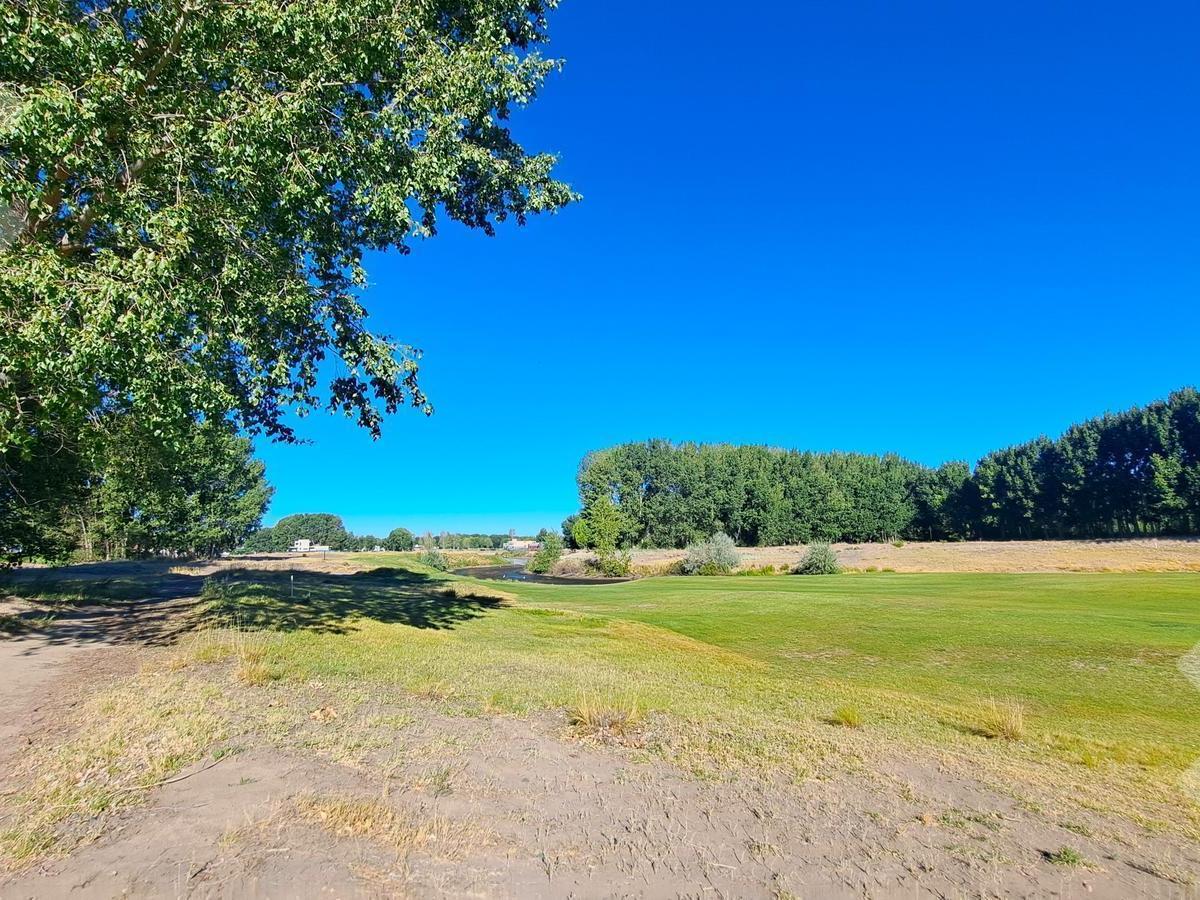 Venta Lote en Canales de Plottier, con Fondo de Cancha y Vista de Lagunas 5